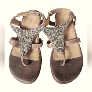 Aetrex Women's Chic Beaded Tan Leather Thong Velcro Closure Sandals Sz 38